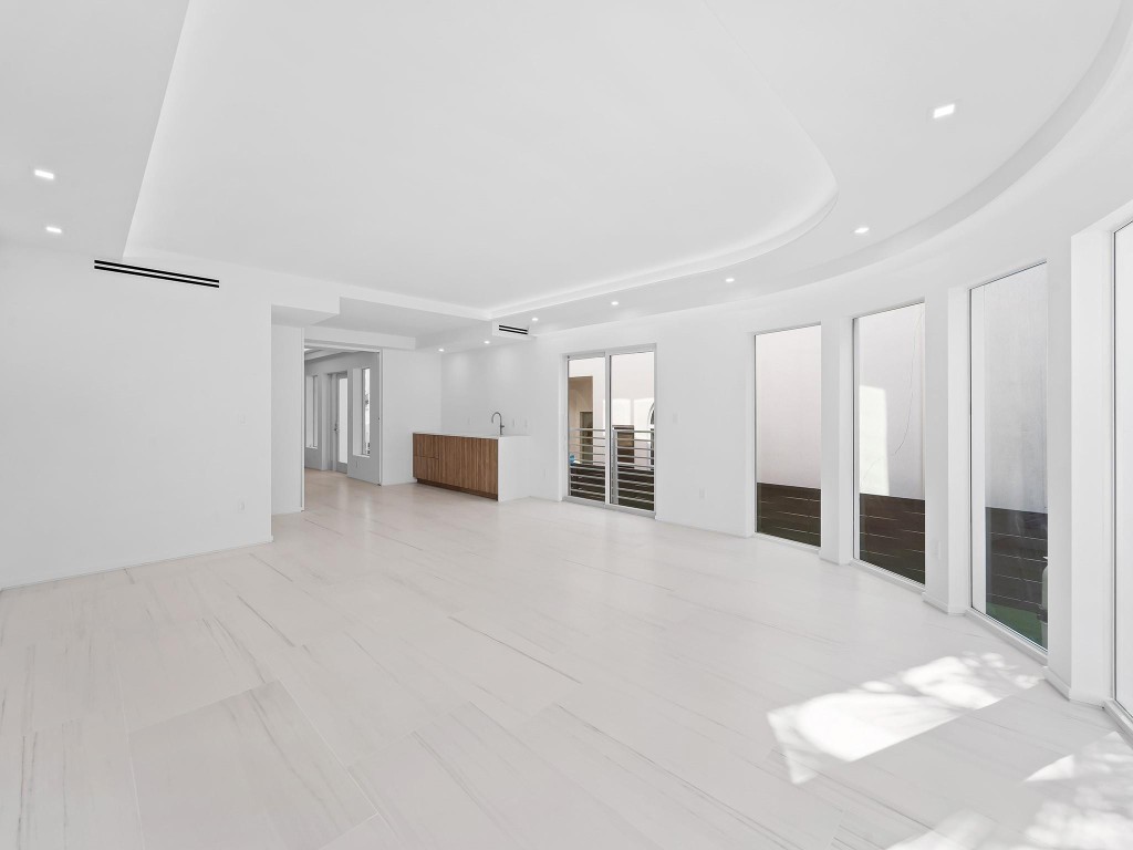 421 Hendricks Fort Lauderdale, FL 33301