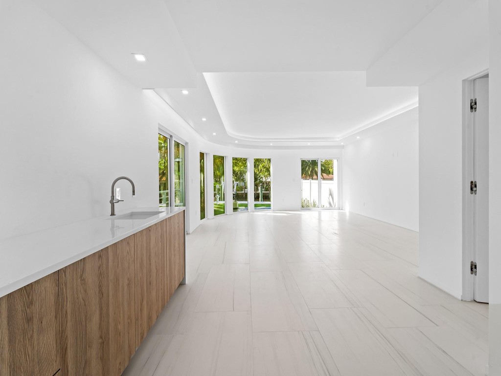 421 Hendricks Fort Lauderdale, FL 33301