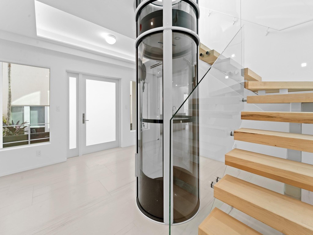 421 Hendricks Fort Lauderdale, FL 33301