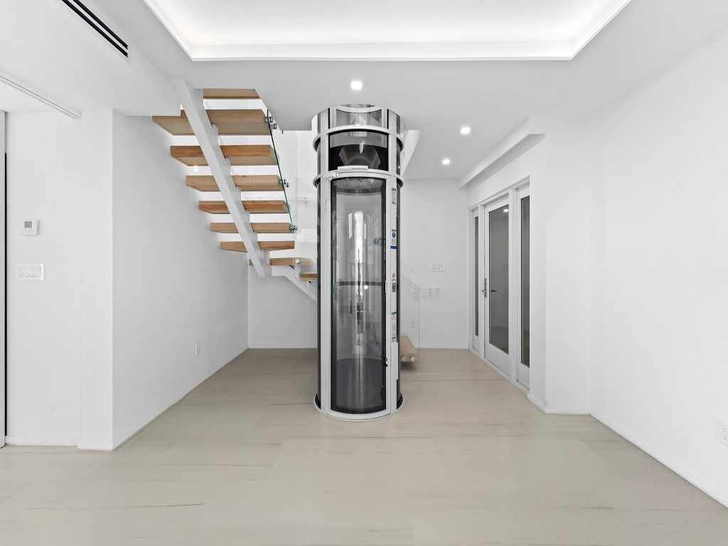 421 Hendricks Fort Lauderdale, FL 33301