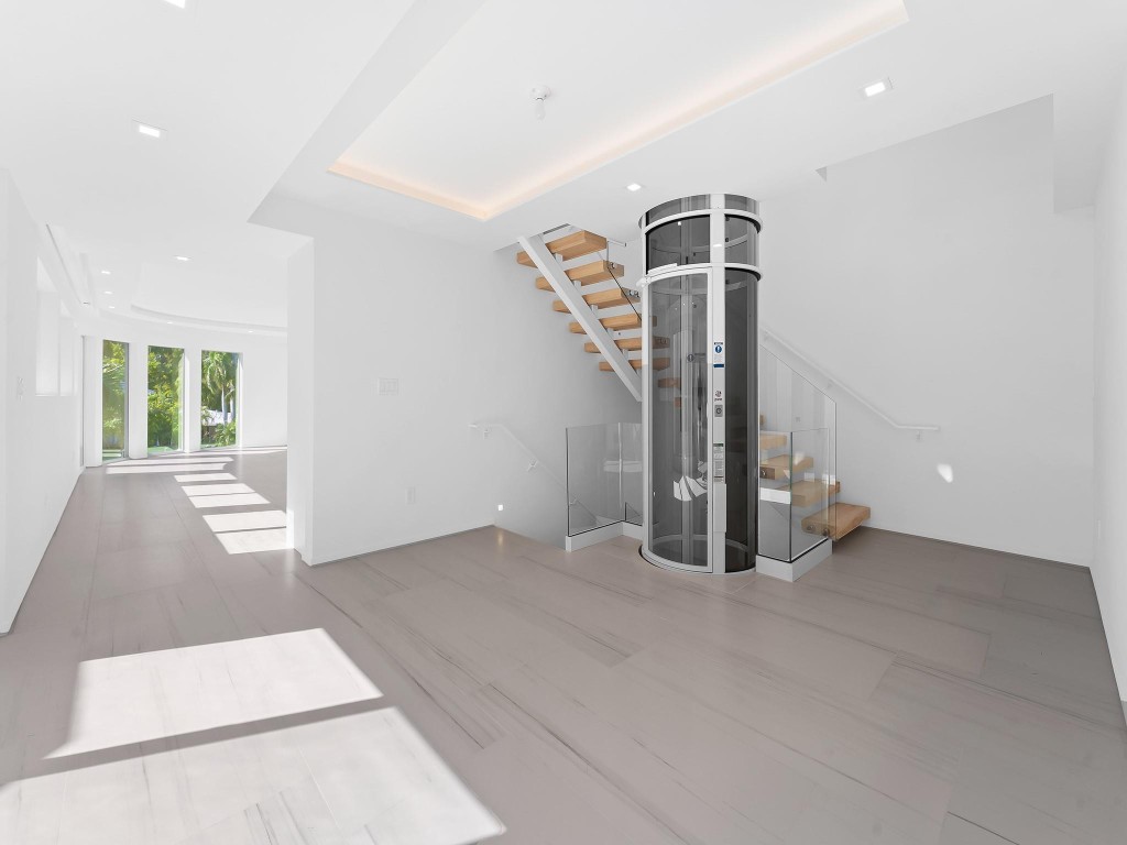 421 Hendricks Fort Lauderdale, FL 33301