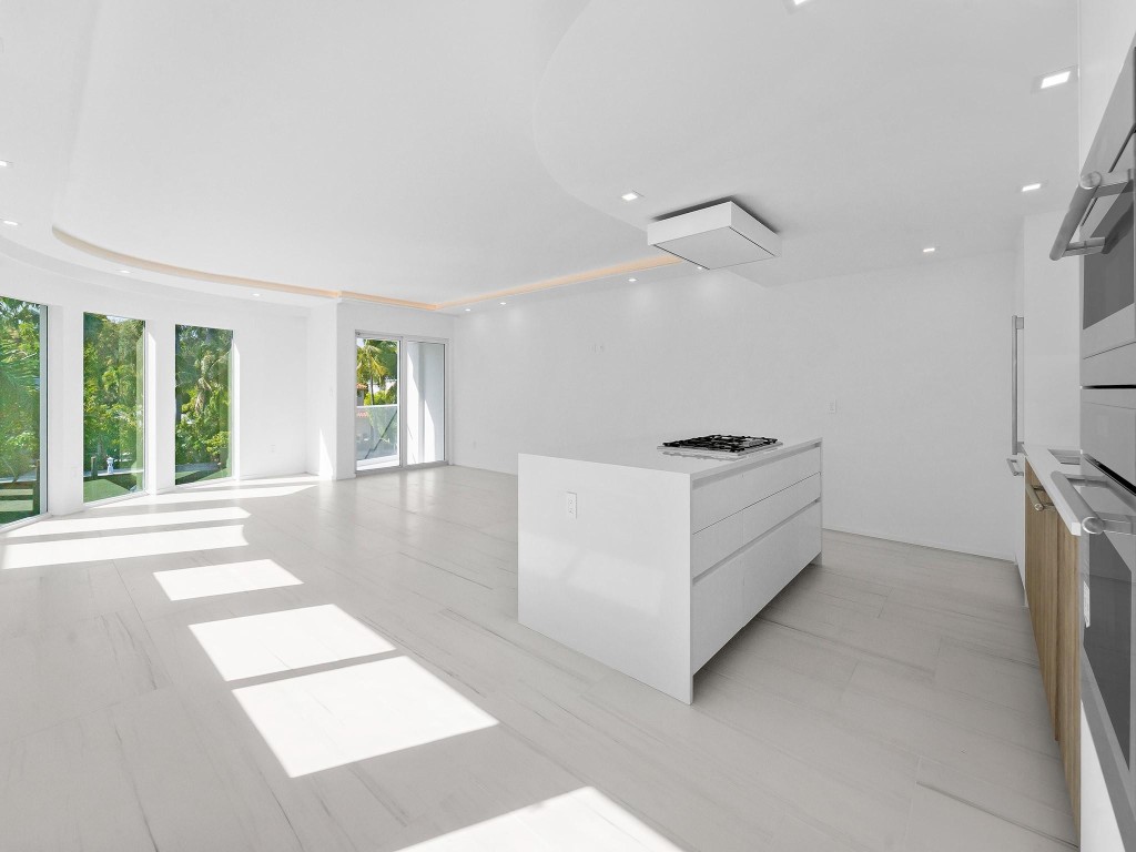 421 Hendricks Fort Lauderdale, FL 33301