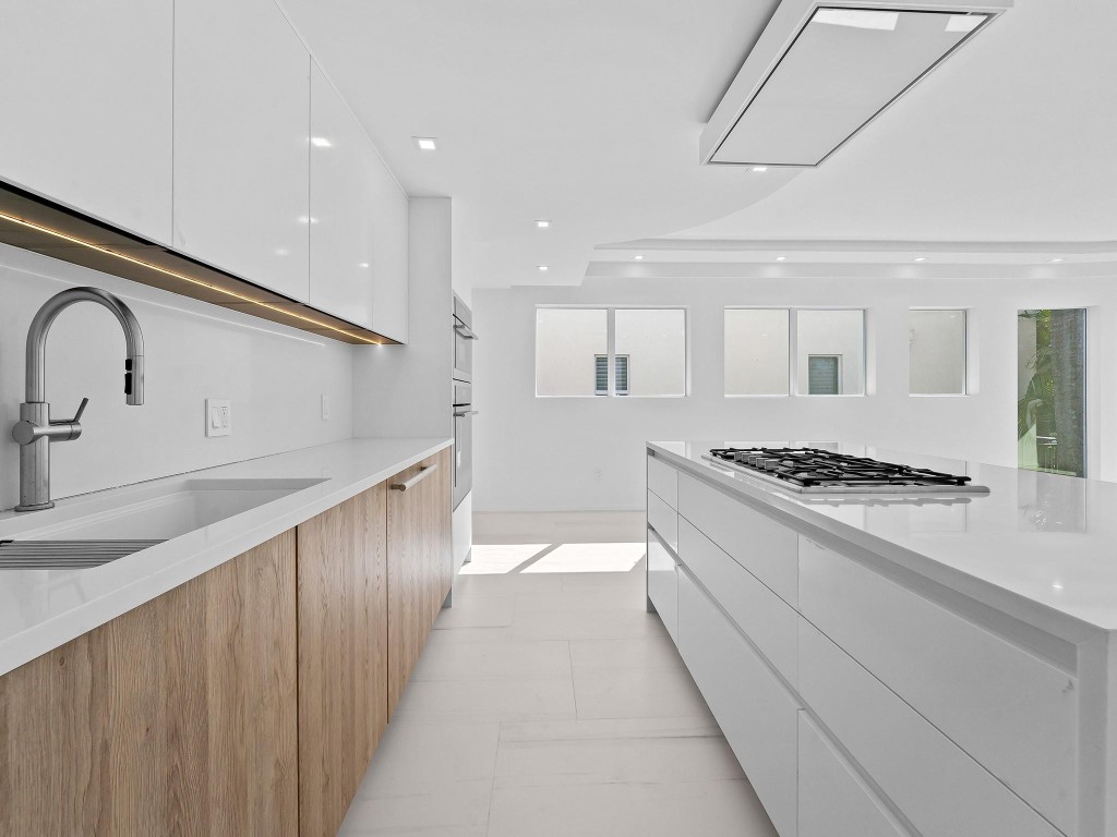 421 Hendricks Fort Lauderdale, FL 33301