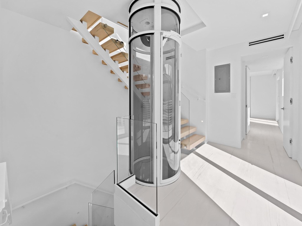 421 Hendricks Fort Lauderdale, FL 33301