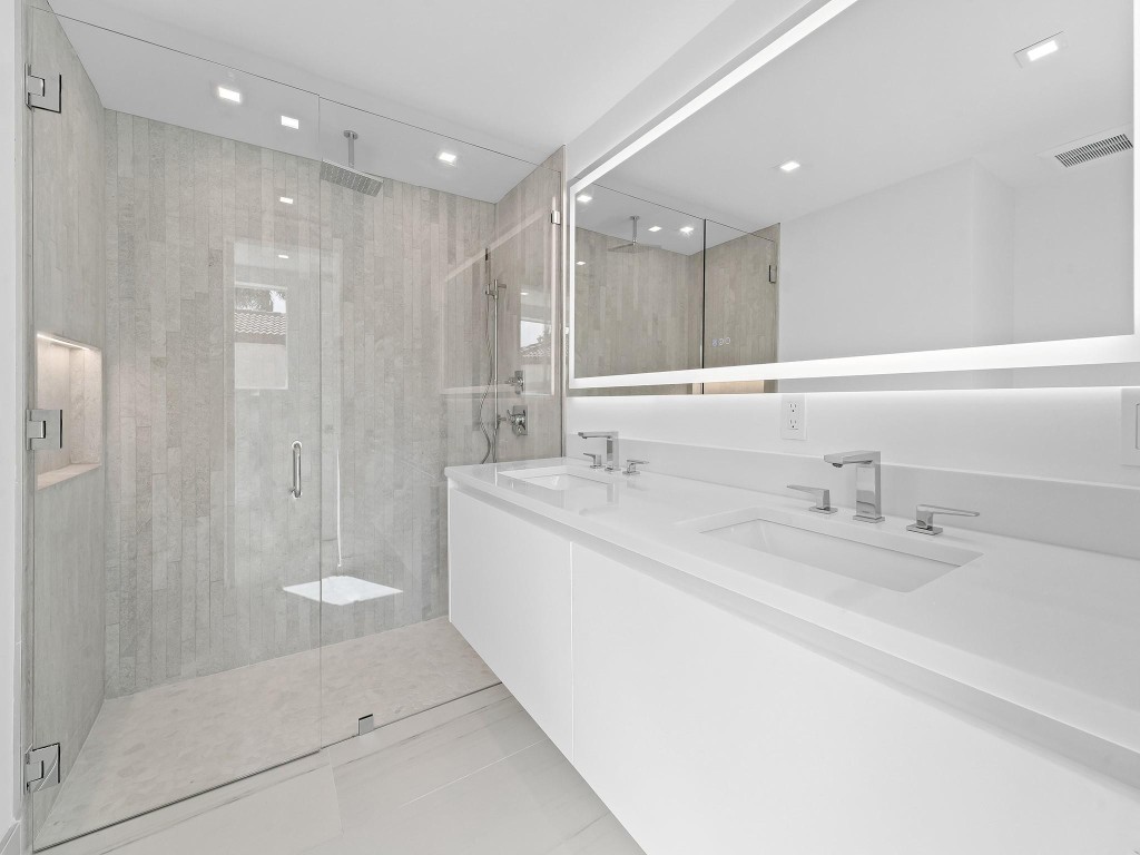 421 Hendricks Fort Lauderdale, FL 33301