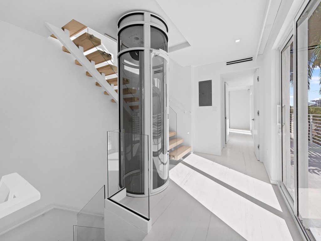 421 Hendricks Fort Lauderdale, FL 33301