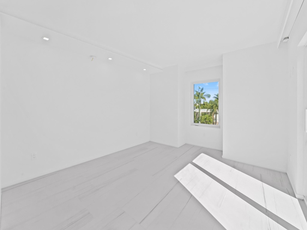 421 Hendricks Fort Lauderdale, FL 33301