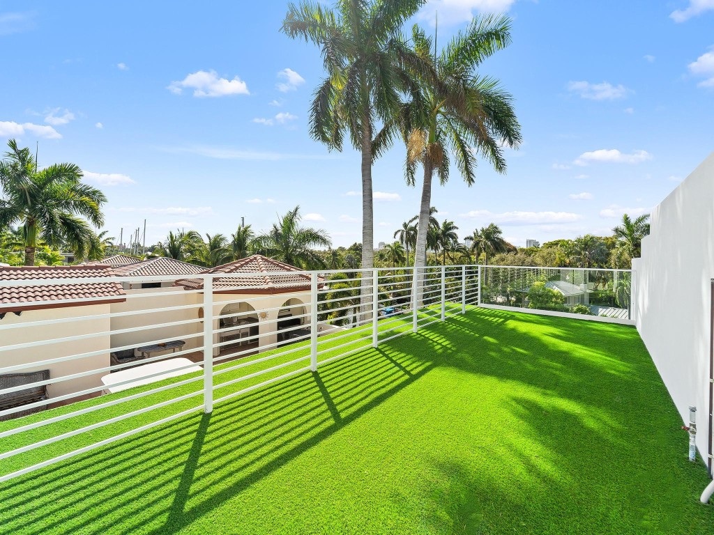 421 Hendricks Fort Lauderdale, FL 33301