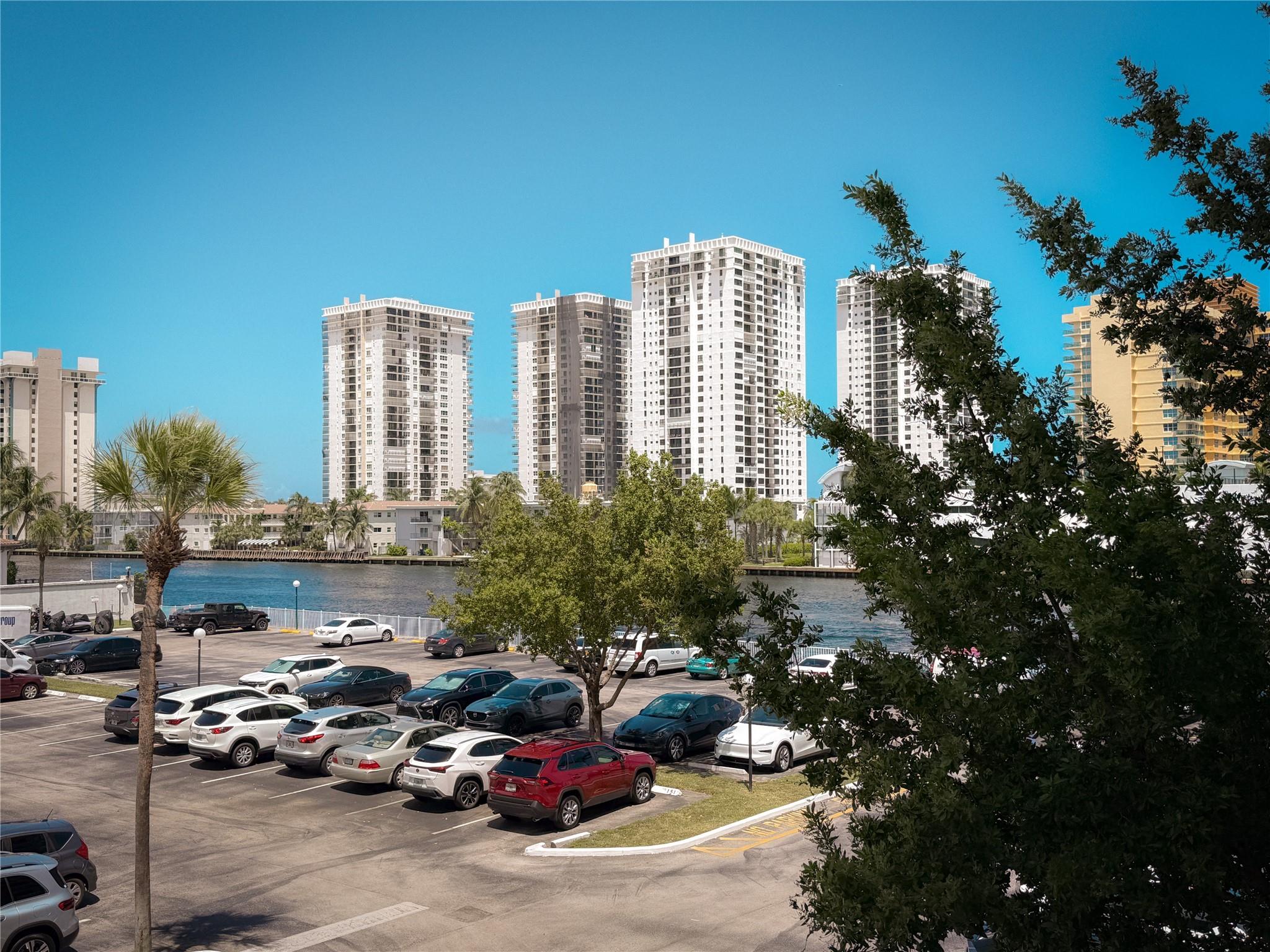 1000 Parkview Dr #319