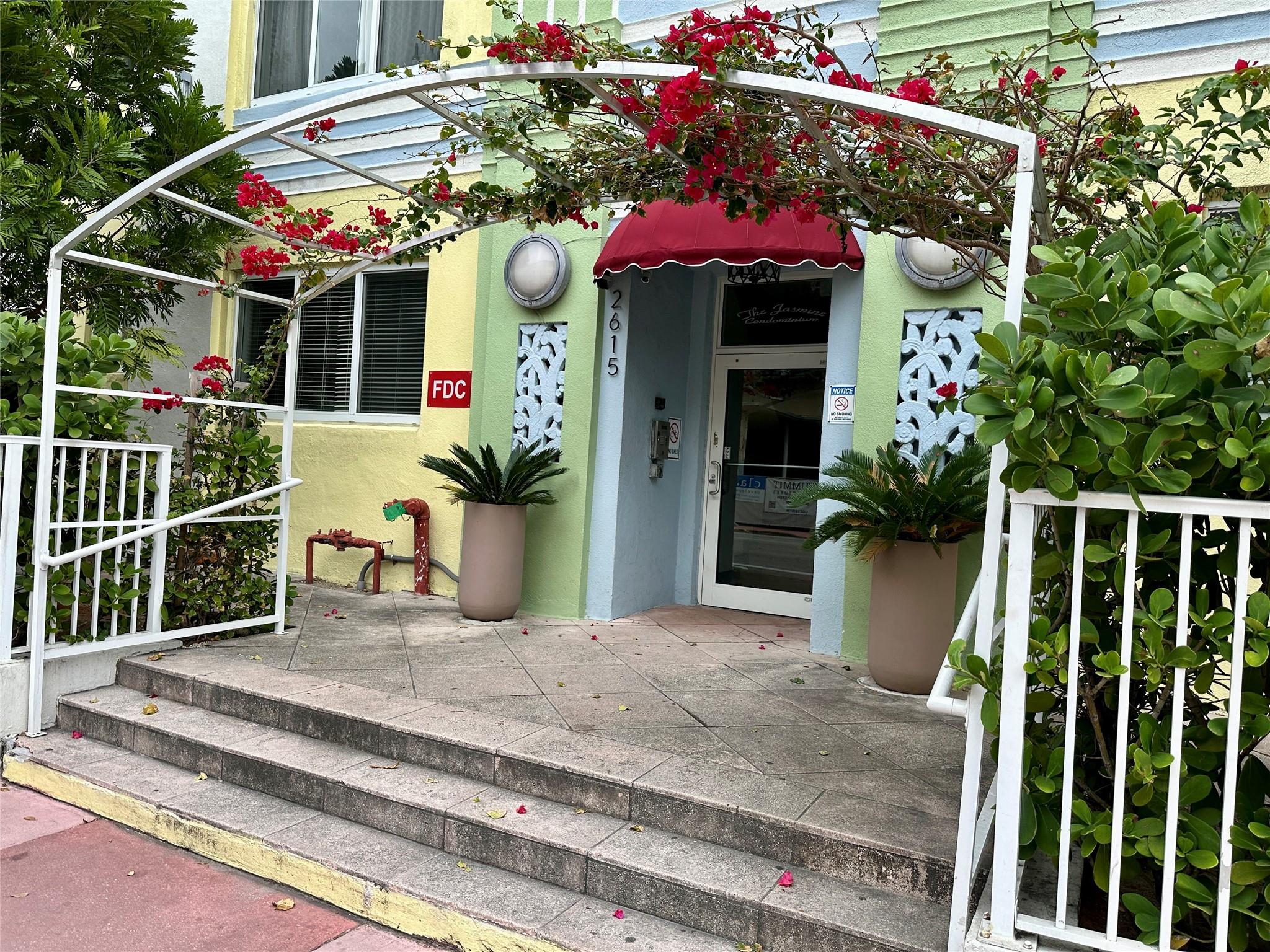 2615 Collins Ave #26