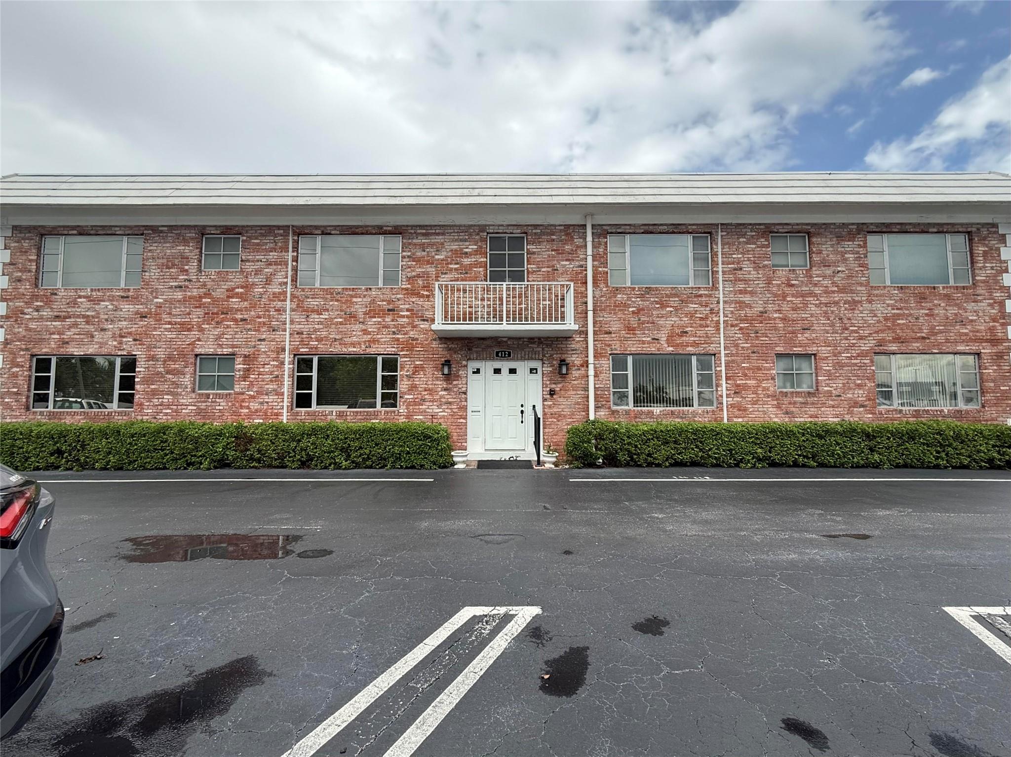 412 S Cypress Rd #225