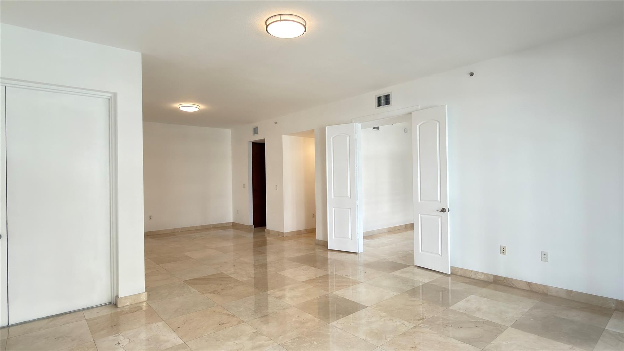 642 Valencia #305 Coral Gables, FL 33134