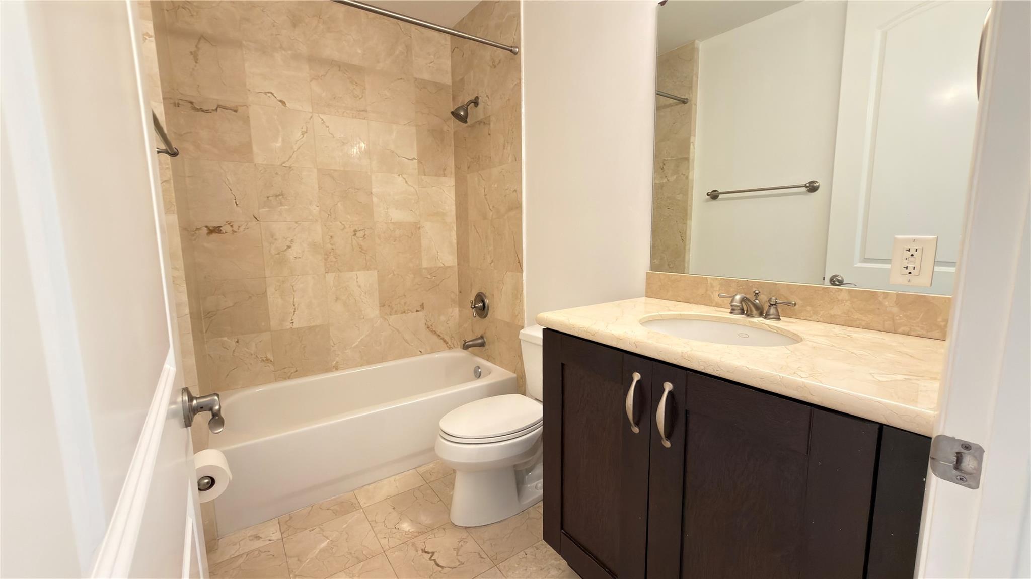 642 Valencia #305 Coral Gables, FL 33134