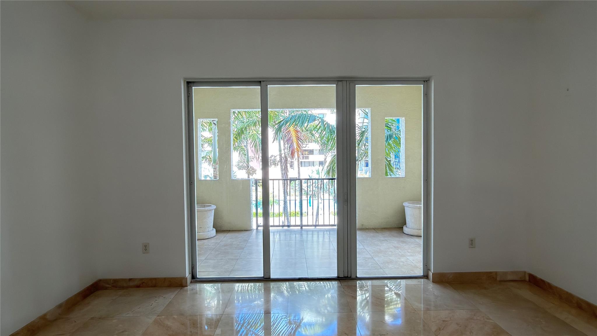 642 Valencia #305 Coral Gables, FL 33134