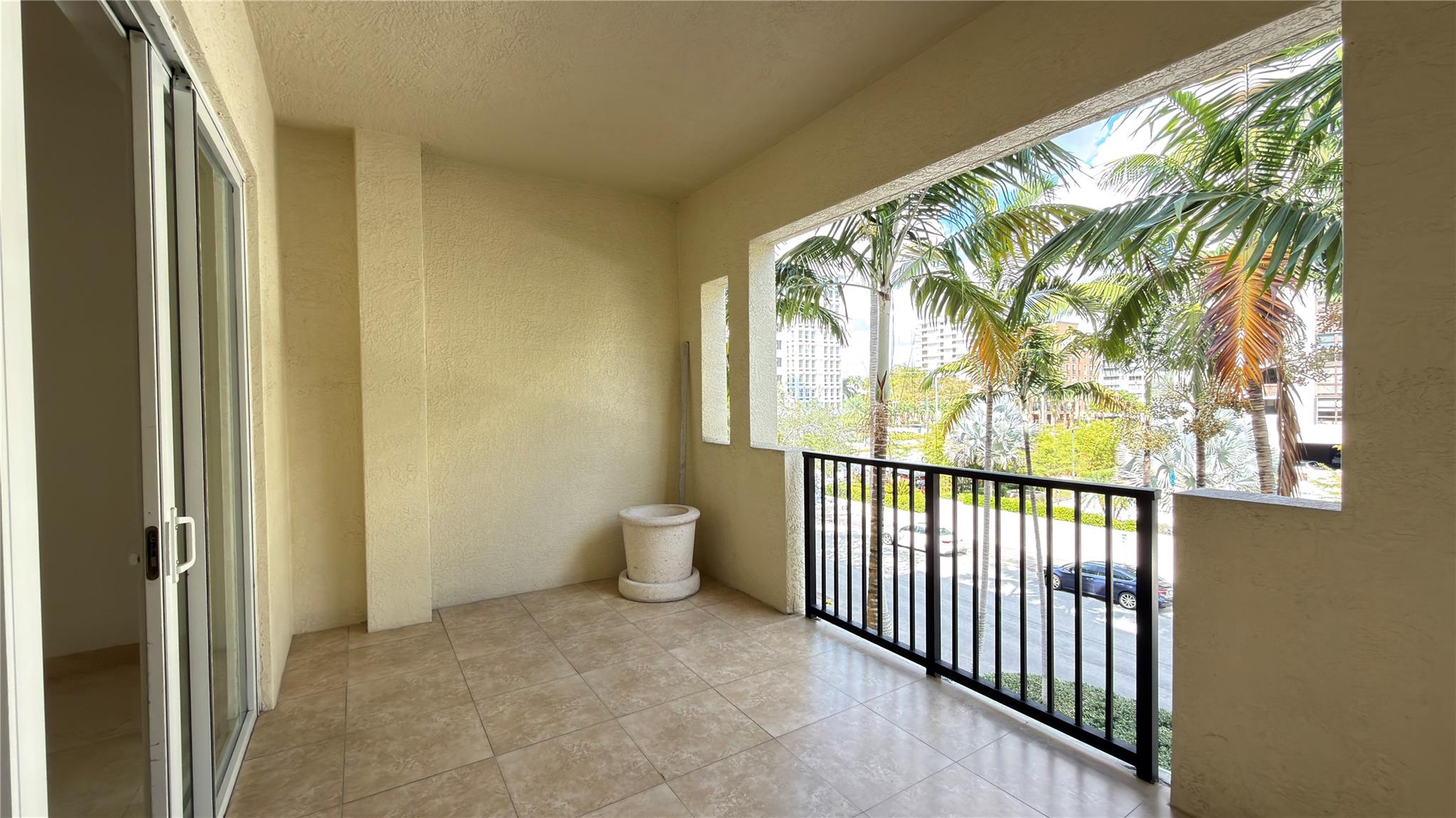 642 Valencia #305 Coral Gables, FL 33134