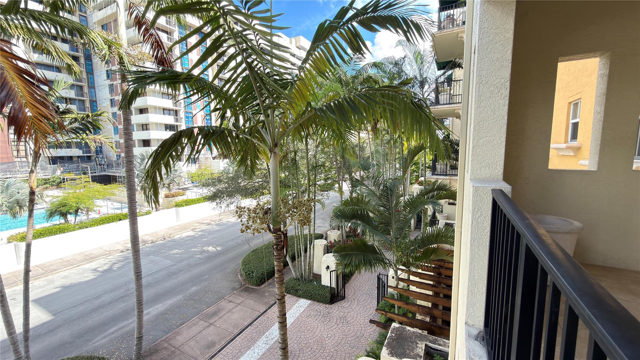 642 Valencia #305 Coral Gables, FL 33134