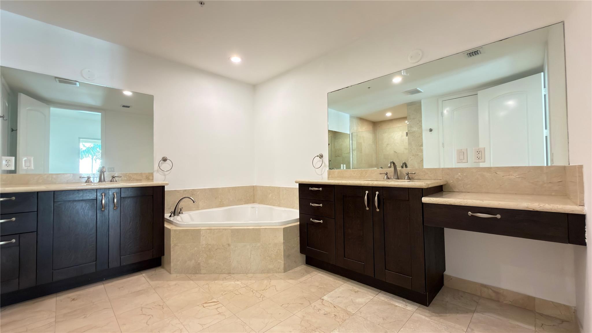 642 Valencia #305 Coral Gables, FL 33134