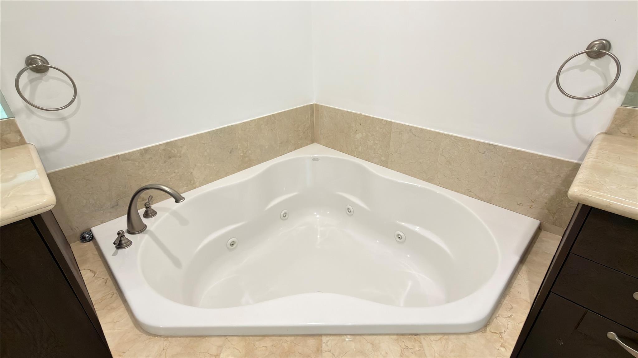 642 Valencia #305 Coral Gables, FL 33134