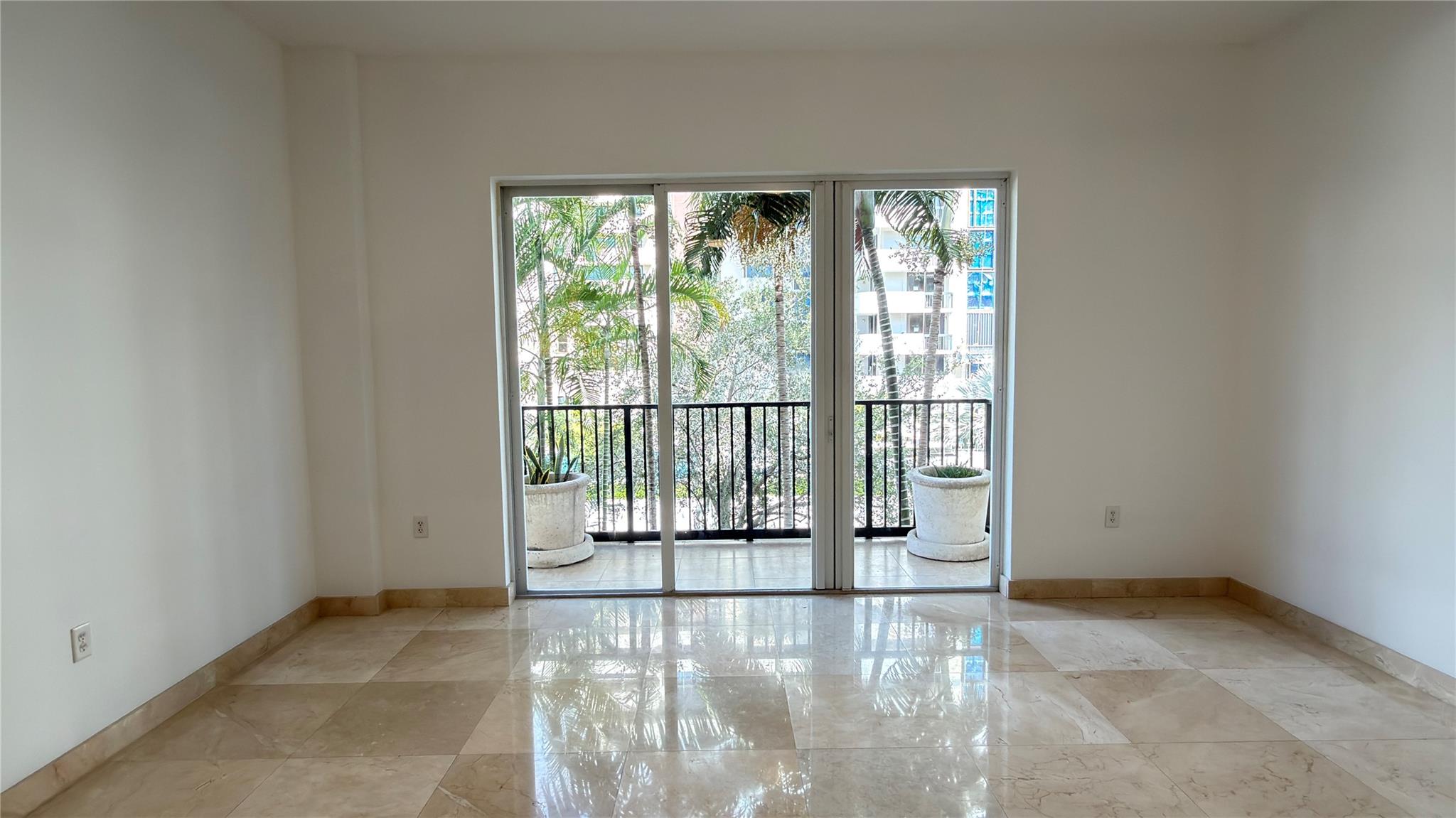 642 Valencia #305 Coral Gables, FL 33134