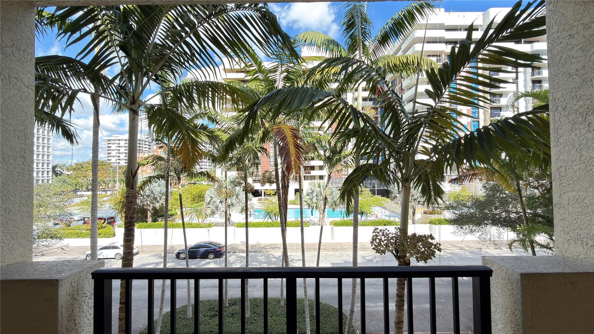 642 Valencia #305 Coral Gables, FL 33134