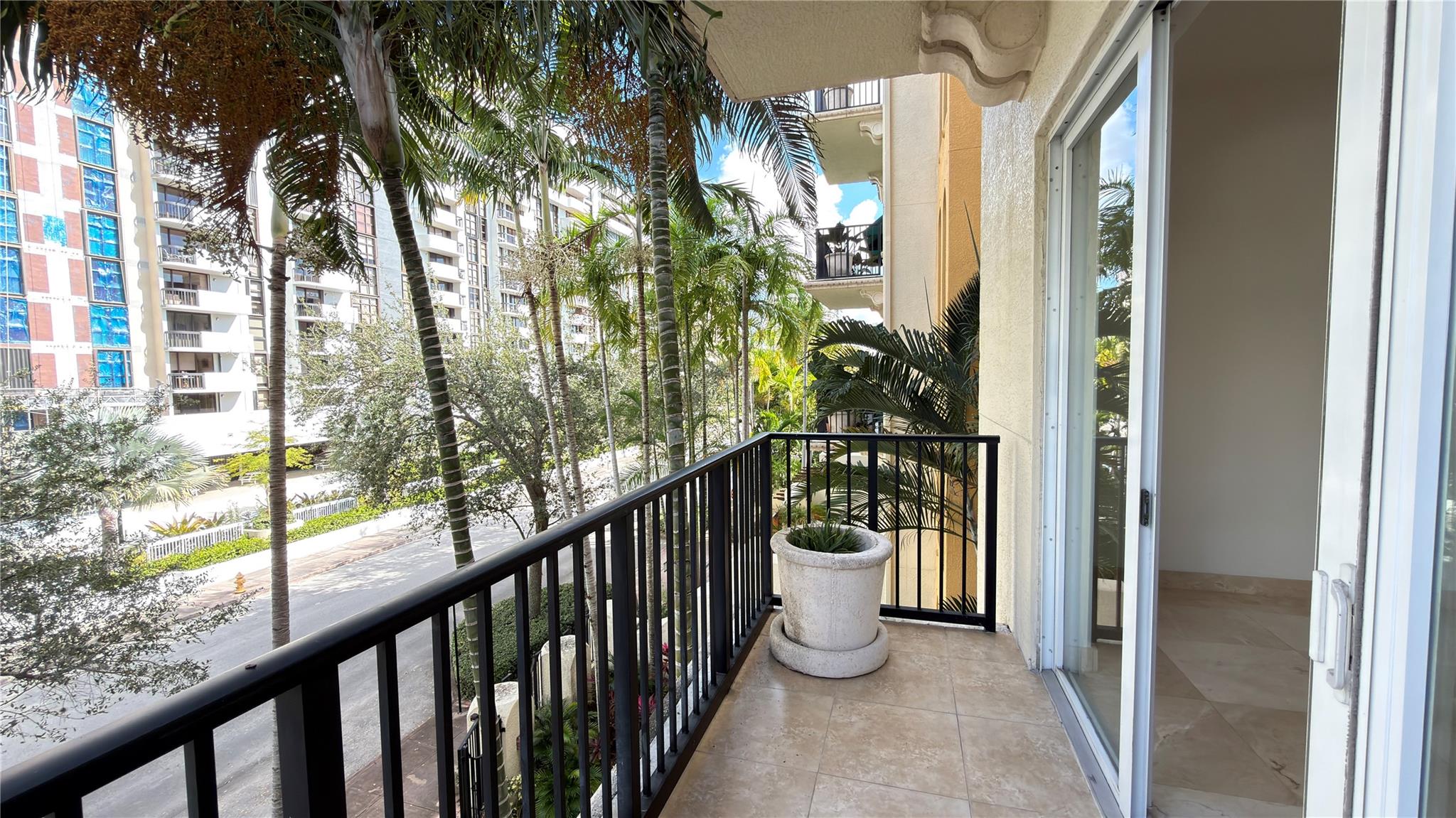 642 Valencia #305 Coral Gables, FL 33134