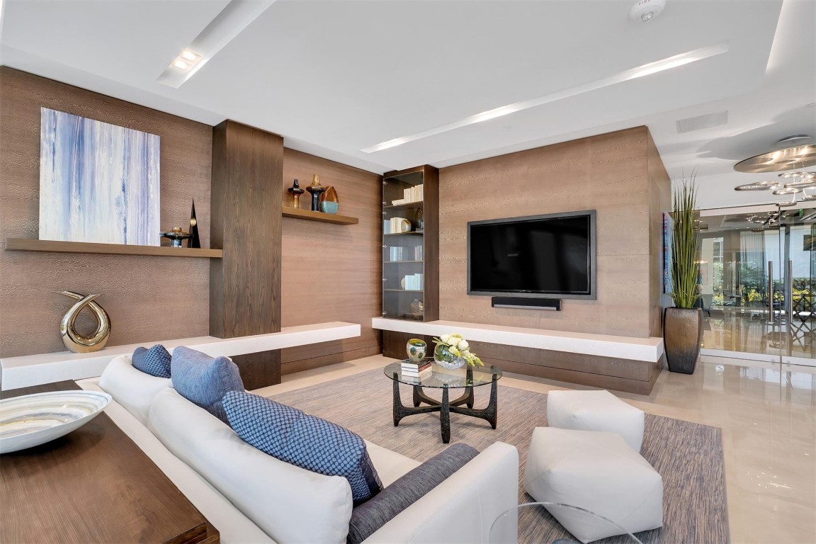 435 Bayshore #803 Fort Lauderdale, FL 33304