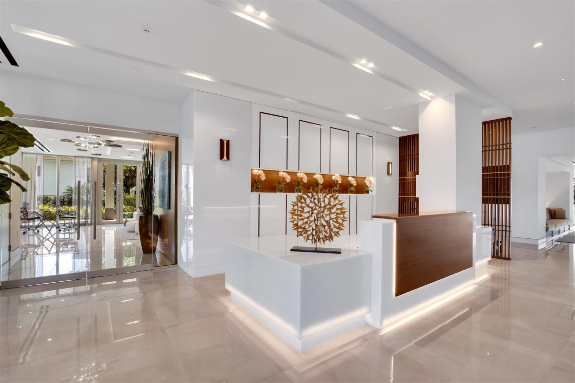 435 Bayshore #803 Fort Lauderdale, FL 33304