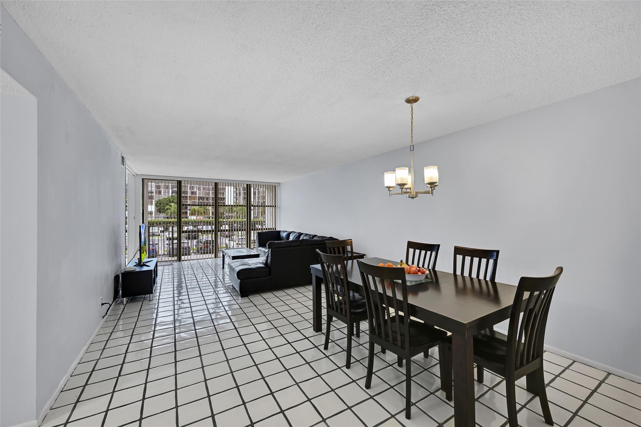 800 Parkview #218 Hallandale Beach, FL 33009