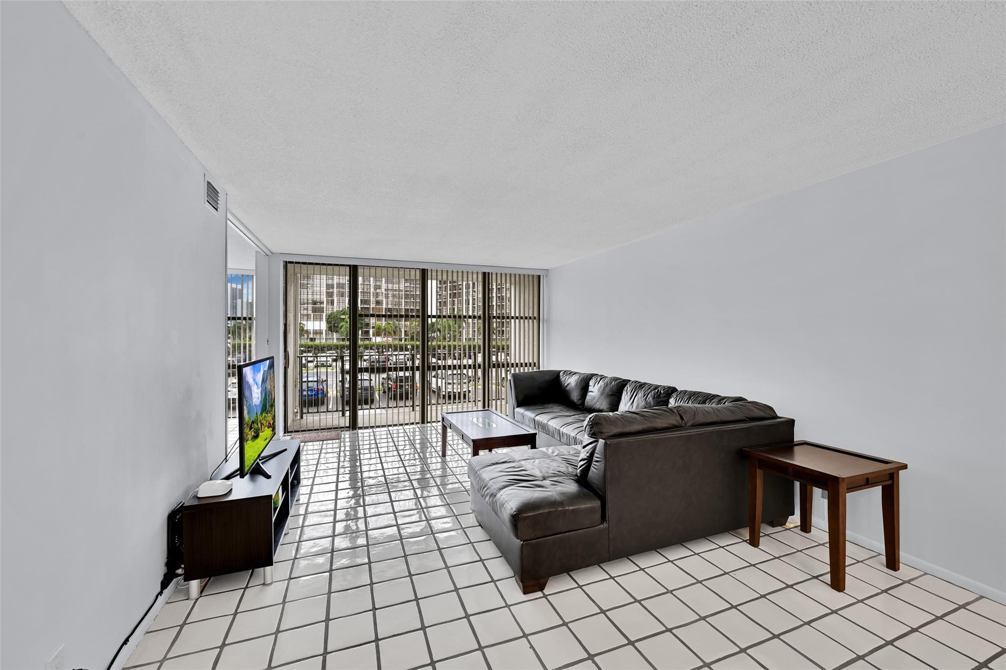 800 Parkview #218 Hallandale Beach, FL 33009