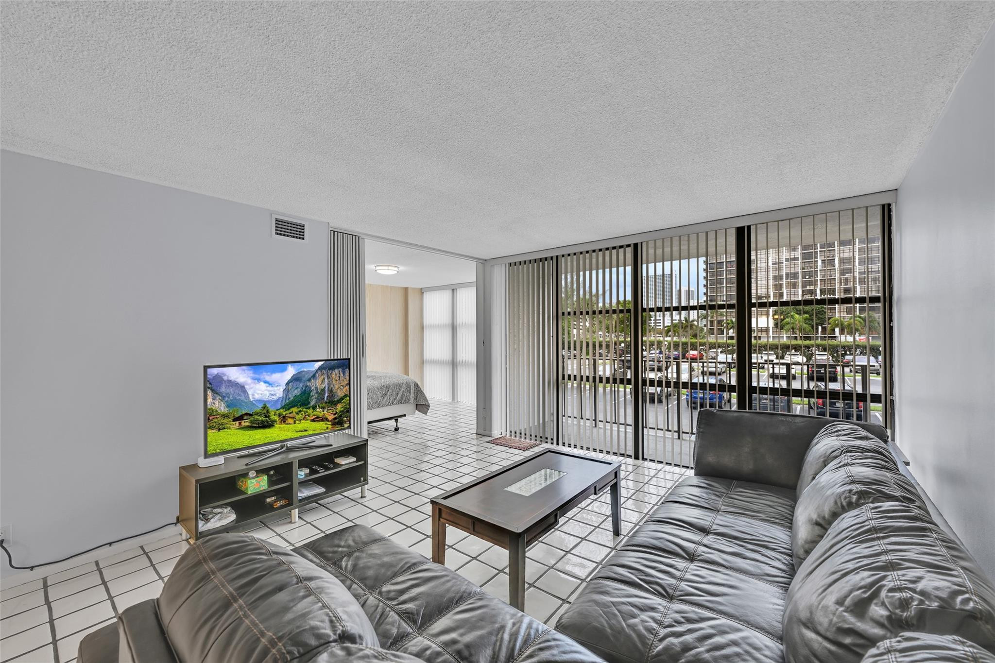 800 Parkview #218 Hallandale Beach, FL 33009