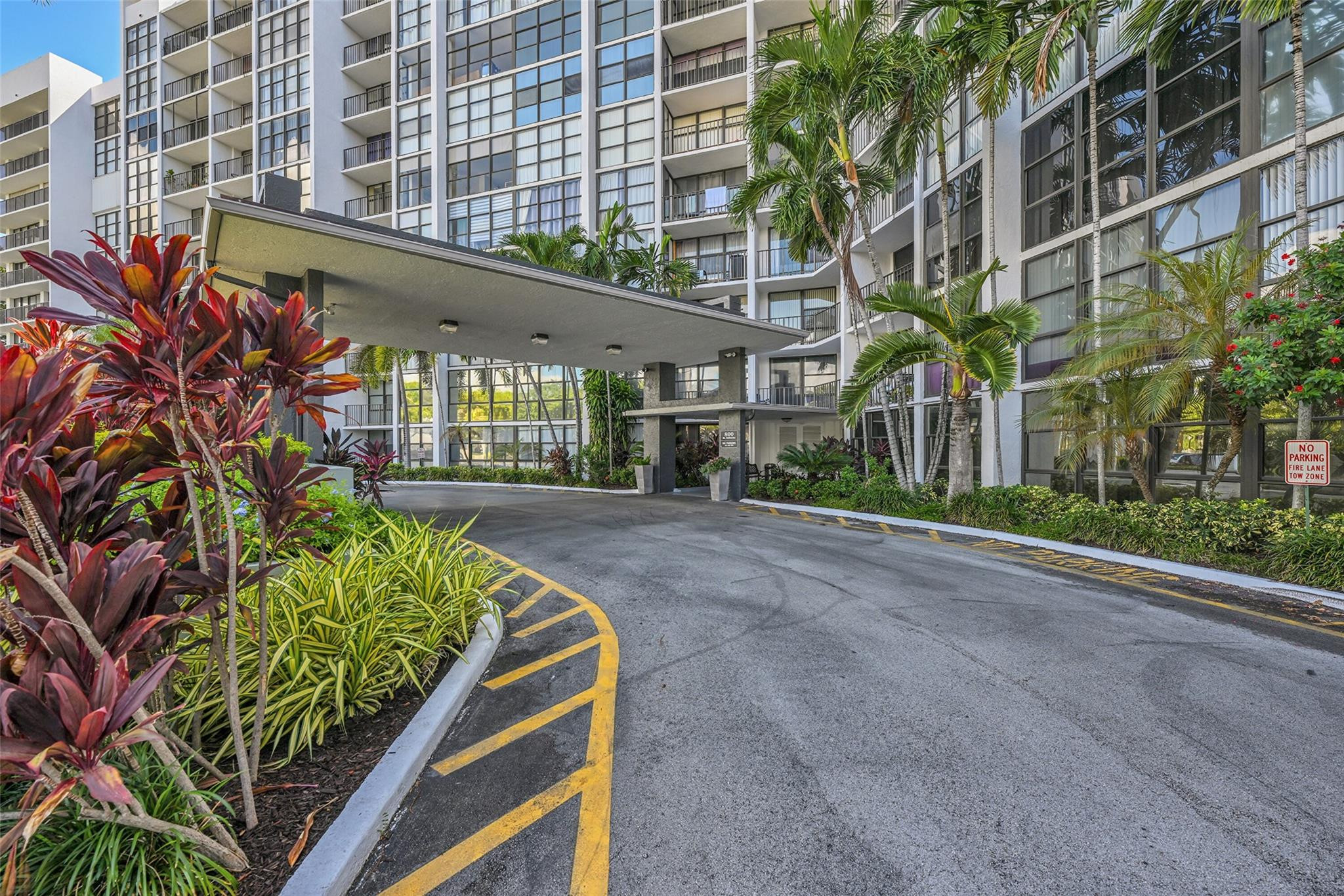 800 Parkview #218 Hallandale Beach, FL 33009