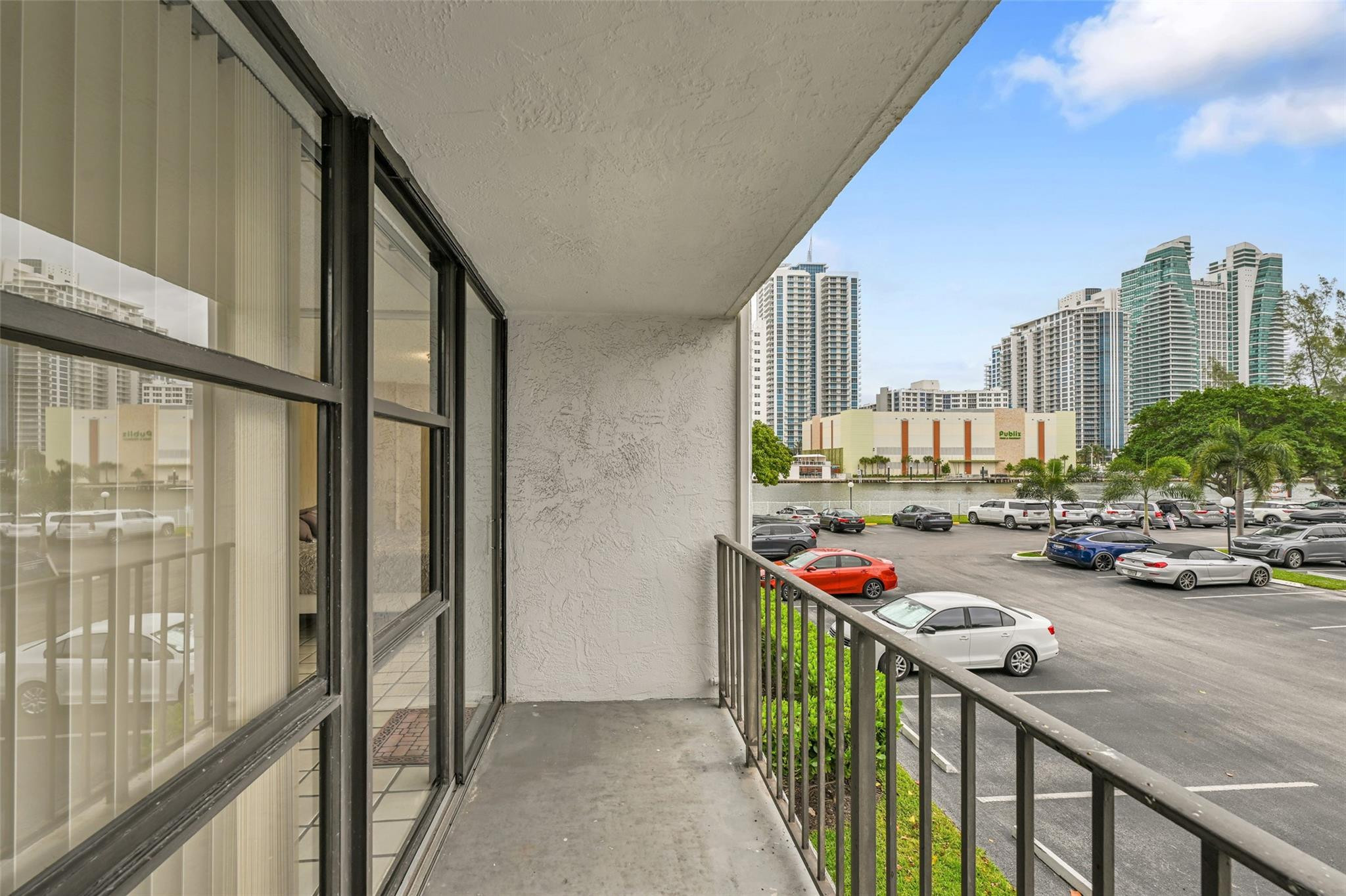 800 Parkview #218 Hallandale Beach, FL 33009