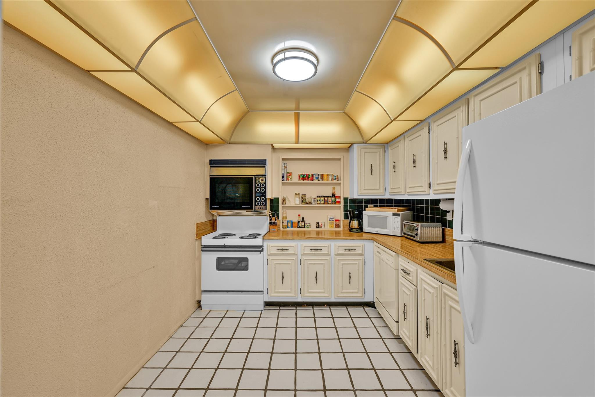 800 Parkview #218 Hallandale Beach, FL 33009