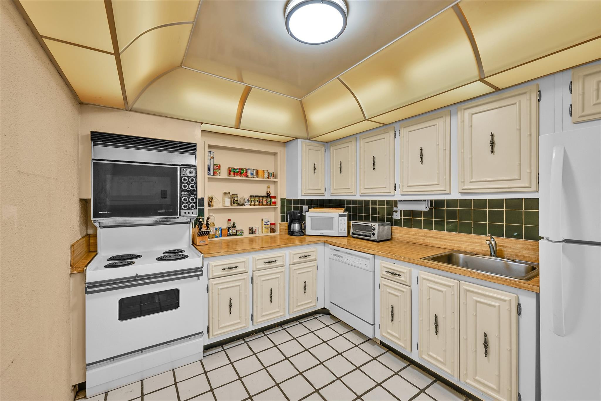 800 Parkview #218 Hallandale Beach, FL 33009