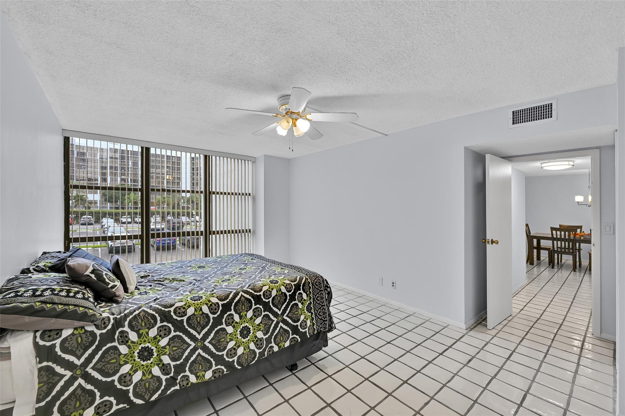 800 Parkview #218 Hallandale Beach, FL 33009