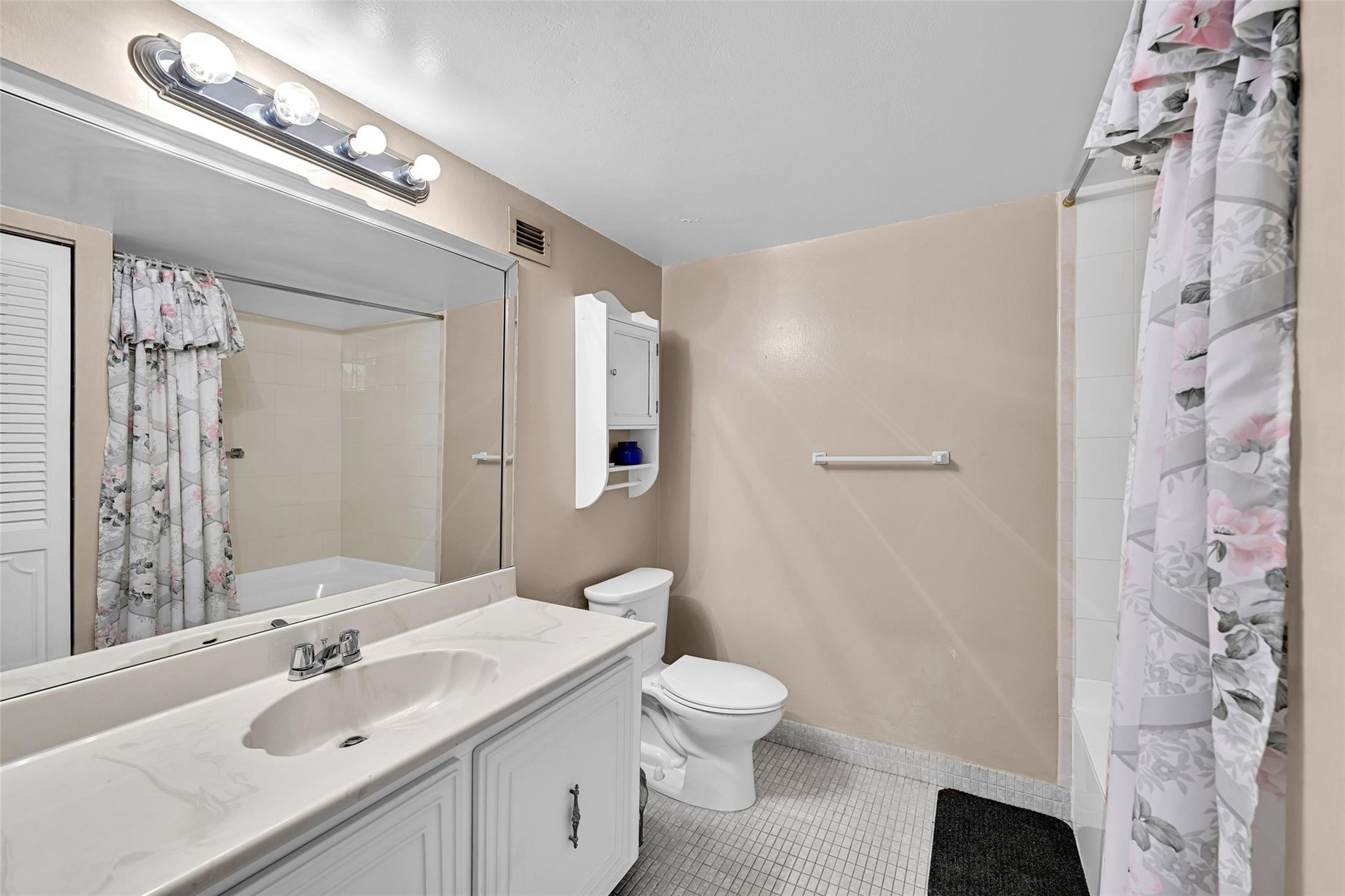 800 Parkview #218 Hallandale Beach, FL 33009