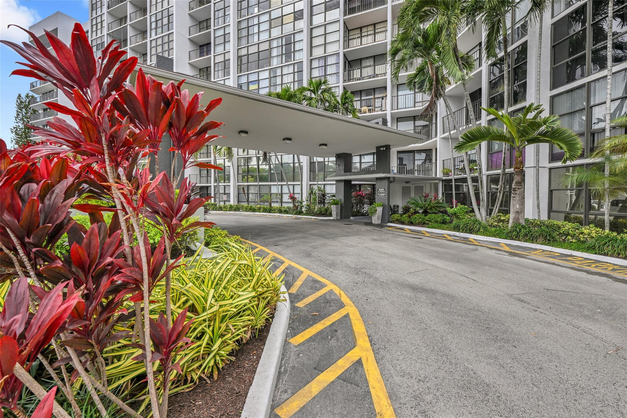 800 Parkview #218 Hallandale Beach, FL 33009