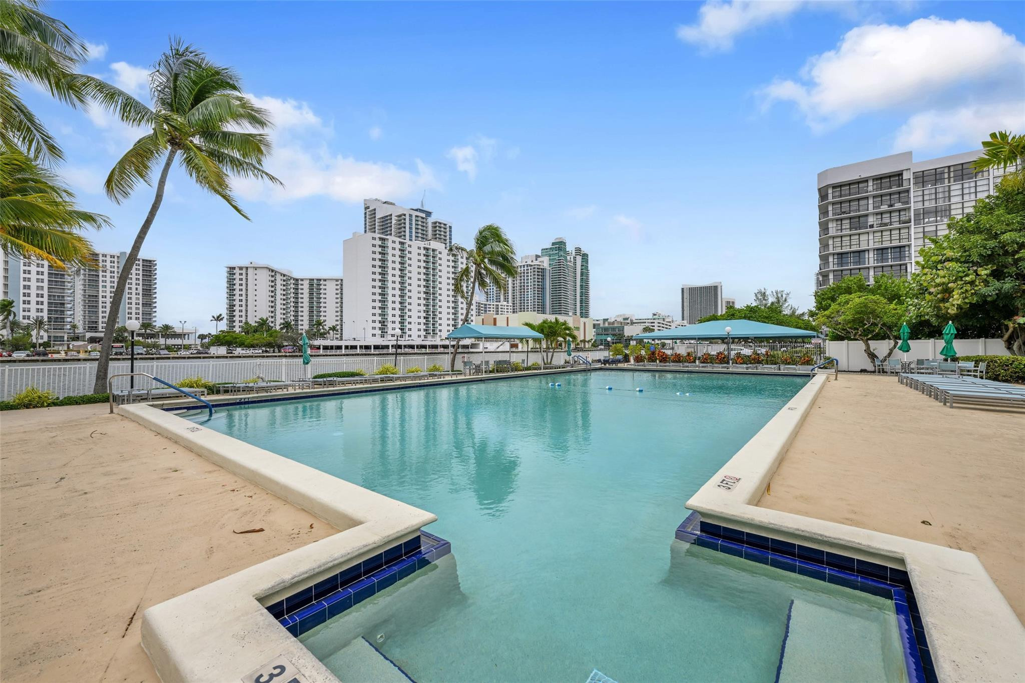 800 Parkview #218 Hallandale Beach, FL 33009