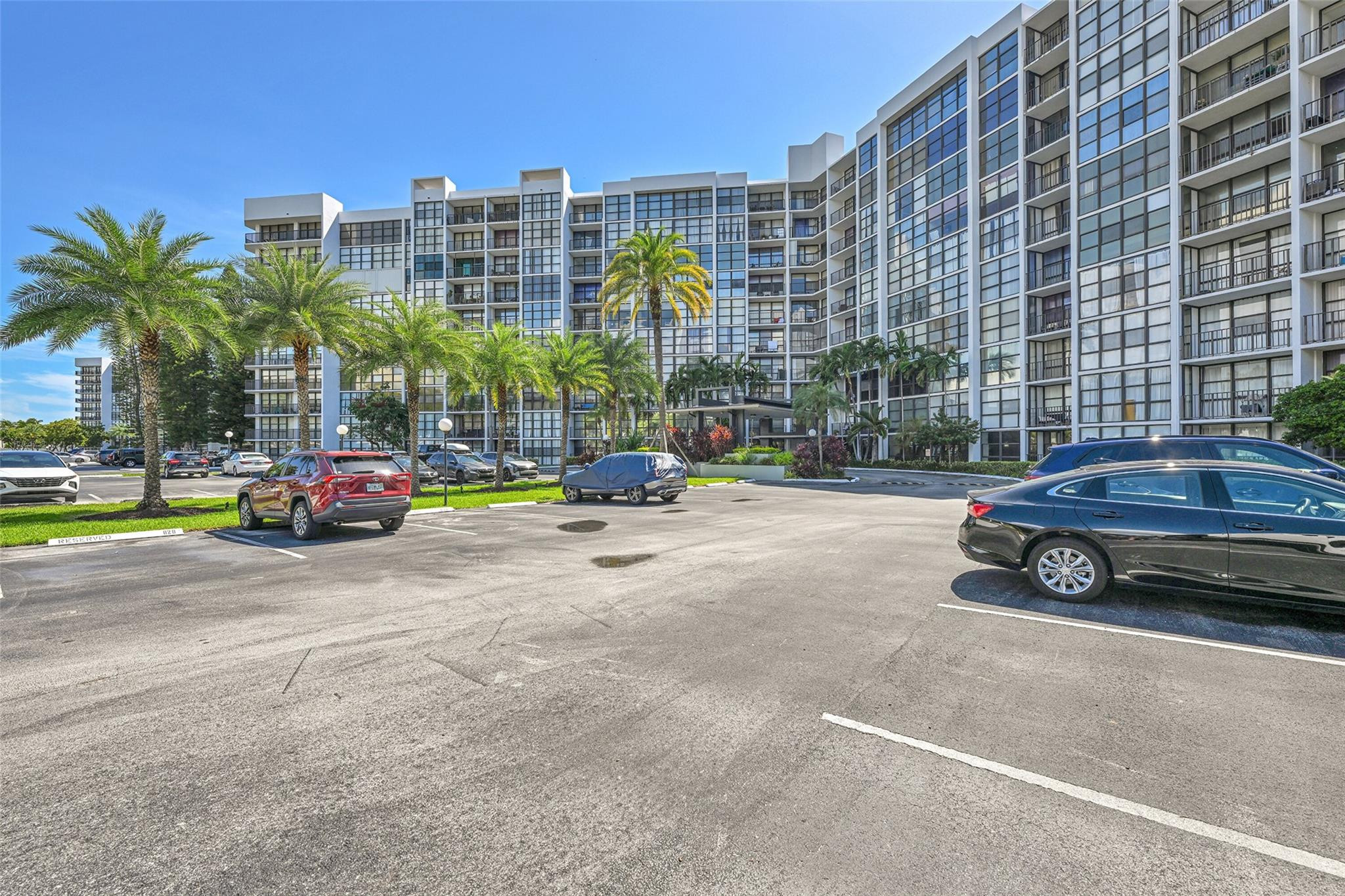 800 Parkview #218 Hallandale Beach, FL 33009
