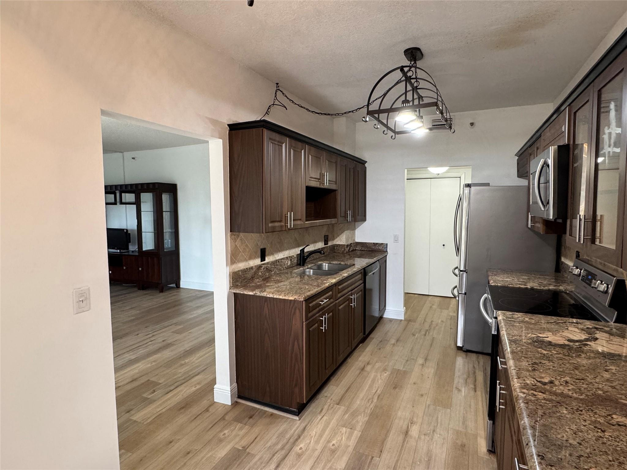 3850 Washington #102