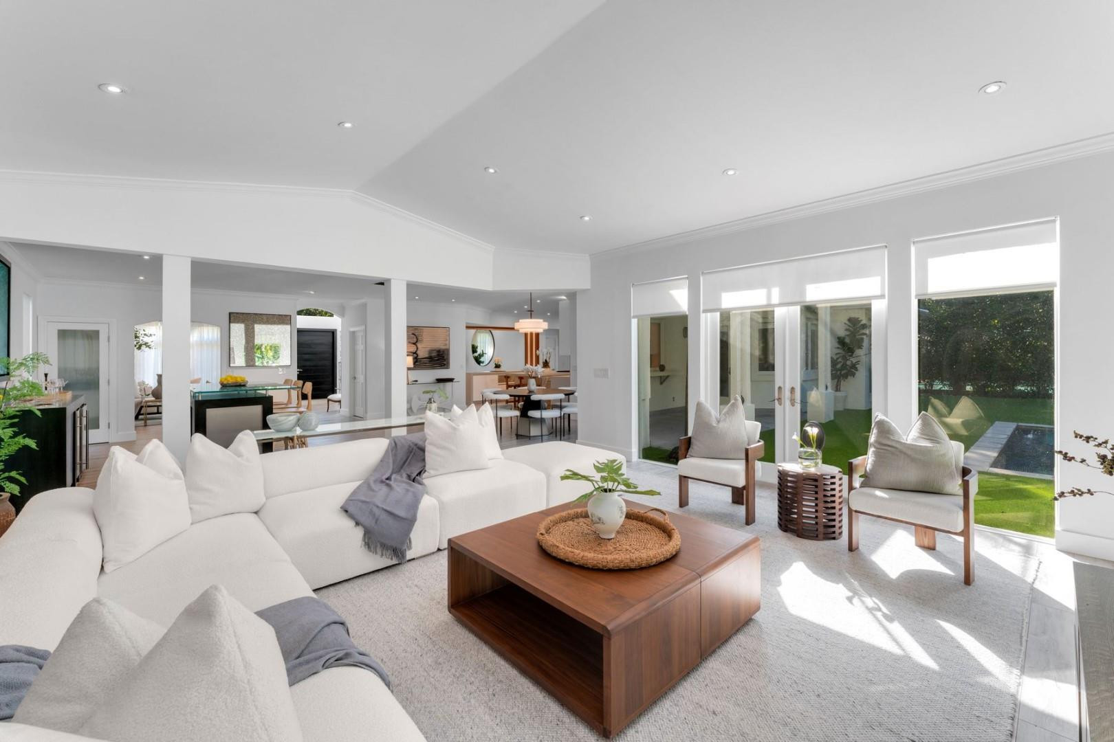 2516 Sunset Miami Beach, FL 33140