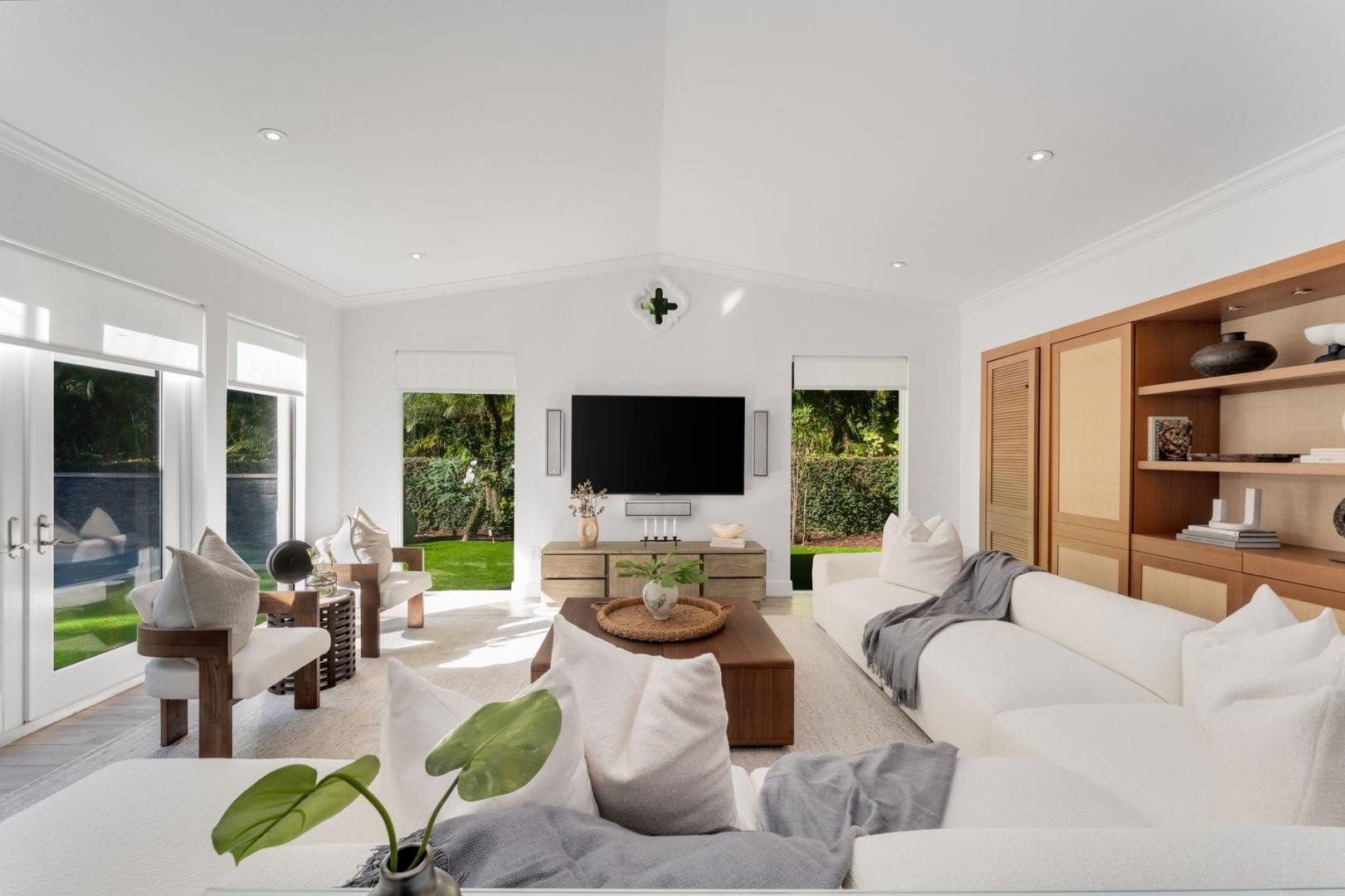 2516 Sunset Miami Beach, FL 33140