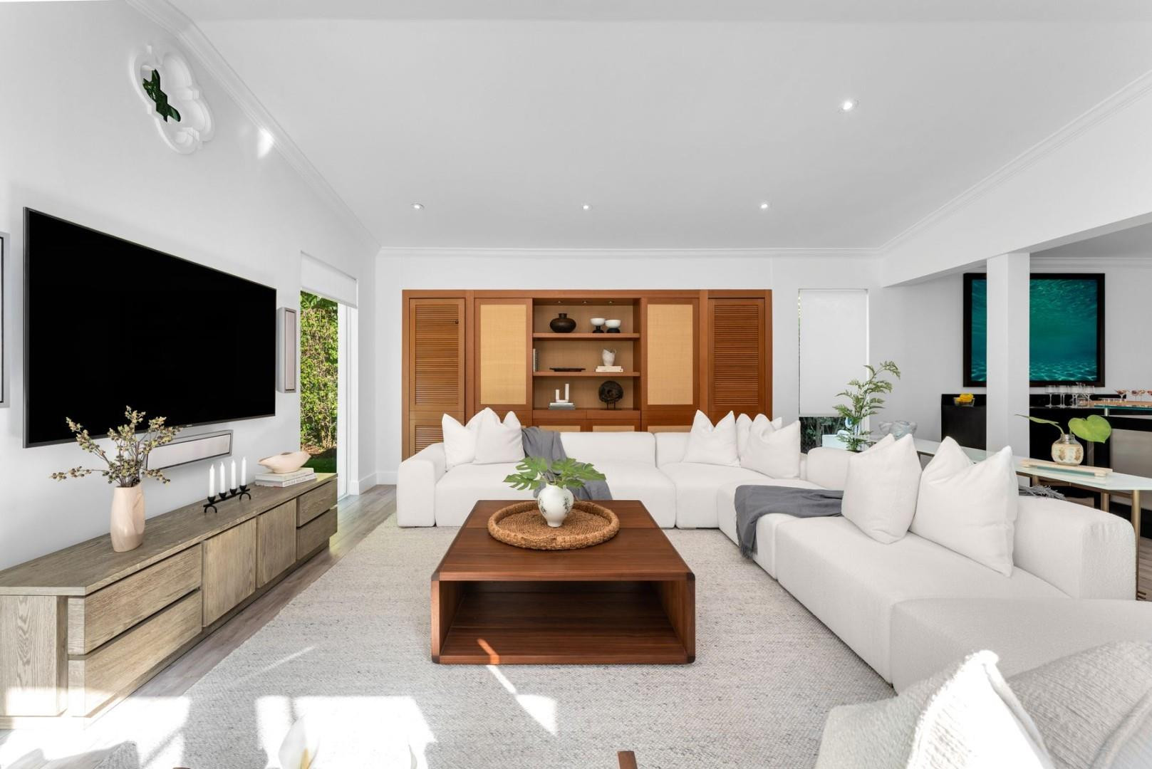 2516 Sunset Miami Beach, FL 33140