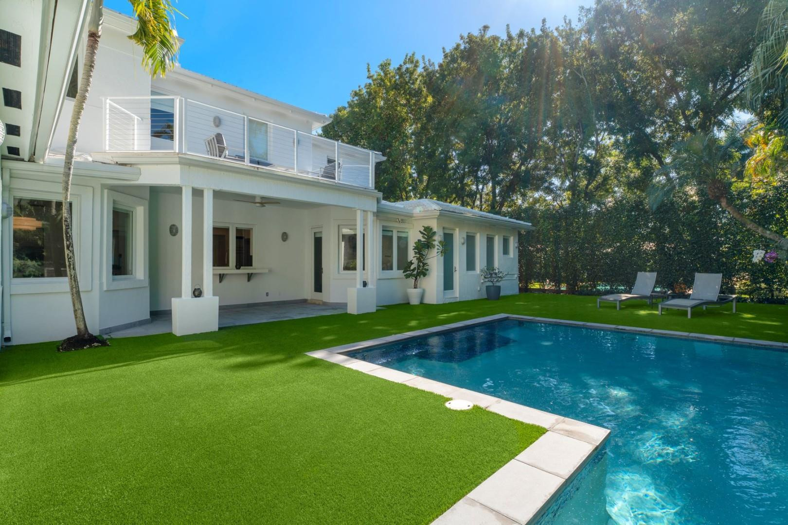 2516 Sunset Miami Beach, FL 33140