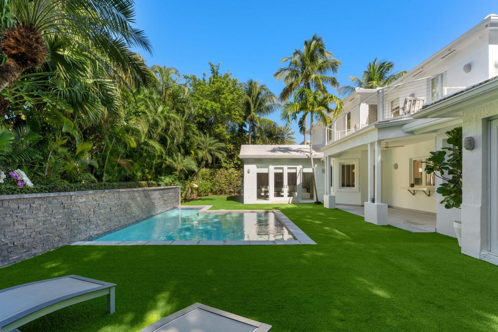 2516 Sunset Miami Beach, FL 33140