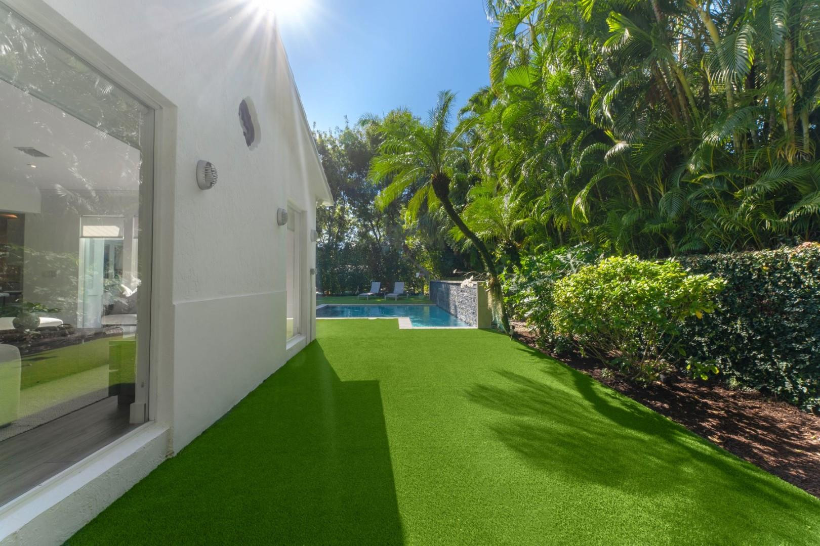 2516 Sunset Miami Beach, FL 33140