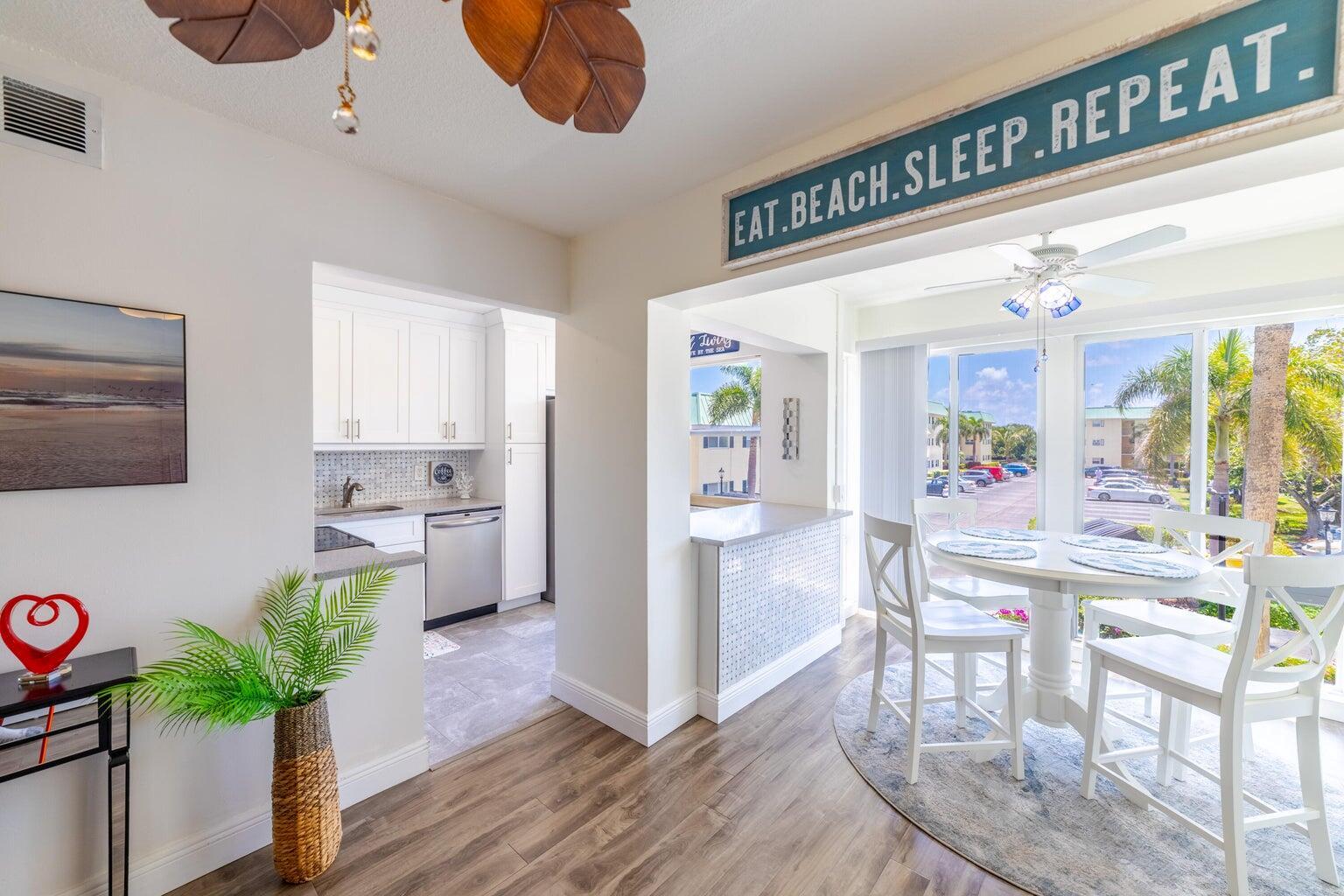 30 Colonial Clb Dr #202,Boynton Beach, FL 33435