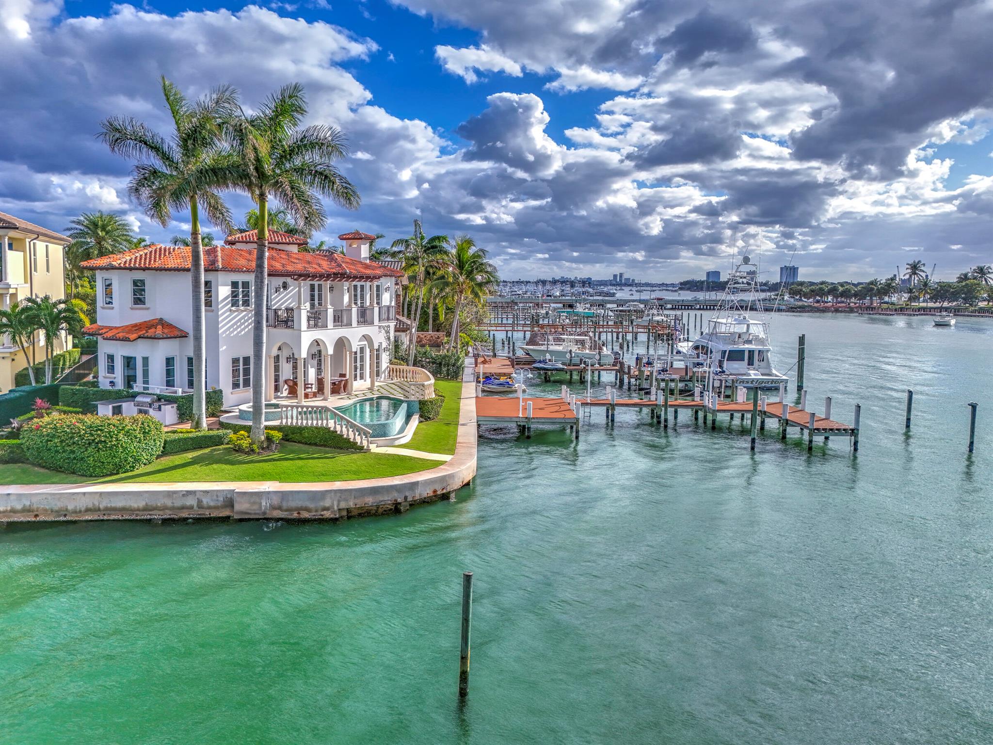 2775 Lake Dr