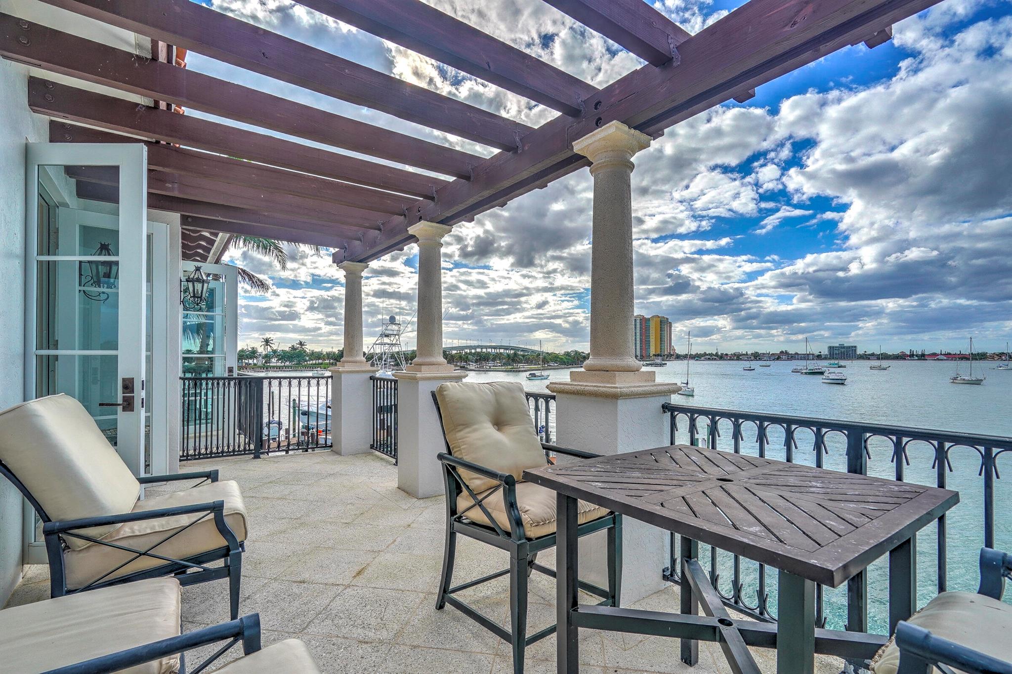 2775 Lake Dr Singer Island, FL 33404