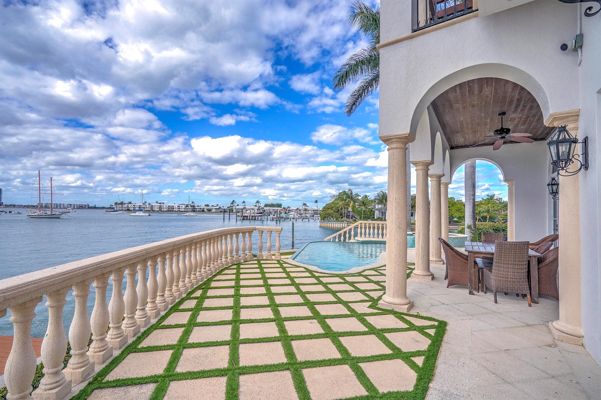 2775 Lake Dr Singer Island, FL 33404